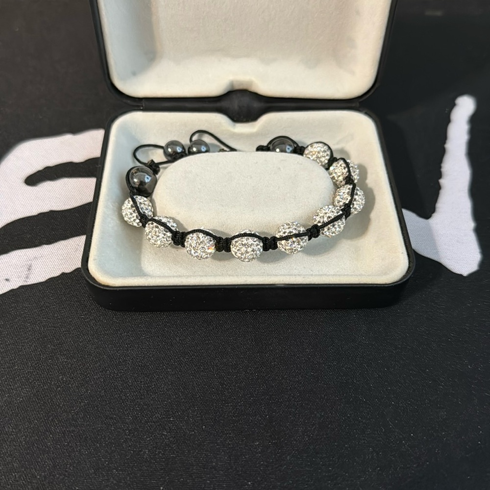 Fashion bracelet with crystals